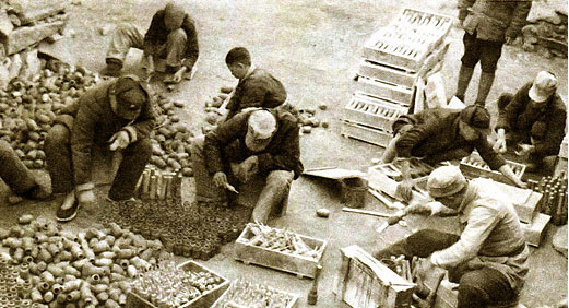 DG视讯集团的前身华兴铁工厂诞生，后发展为徐州重型机械厂