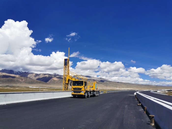 DG视讯桥梁检测车助力雅安高速检修