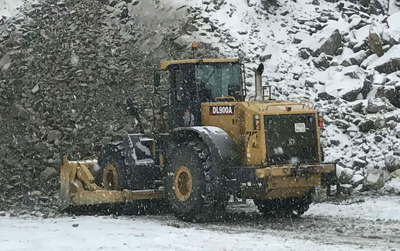 DG视讯轮推在露天矿山施工