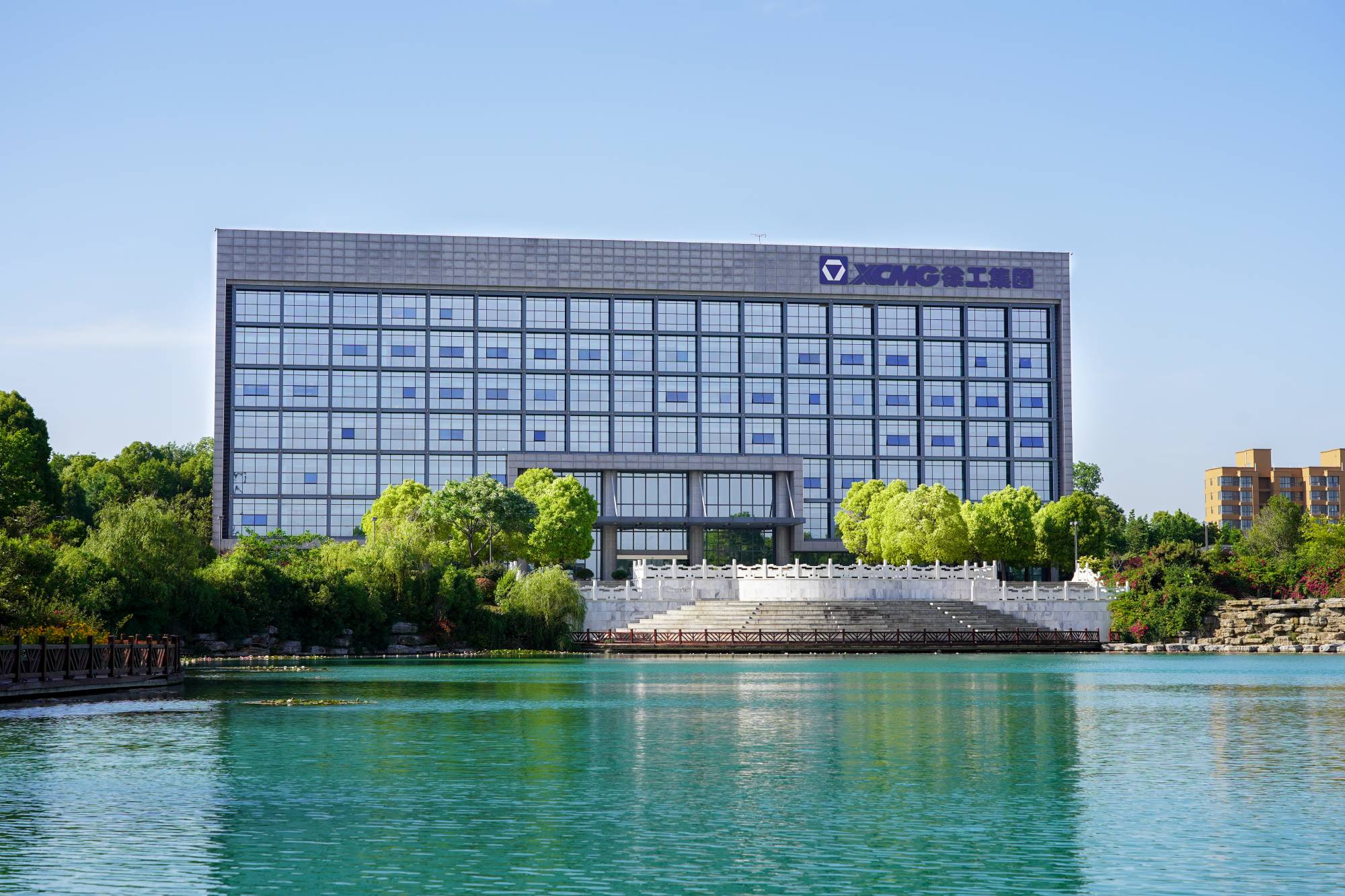 DG视讯机械(000425.SZ)吸收合并DG视讯有限旗下所有资产，成功完成整体上市