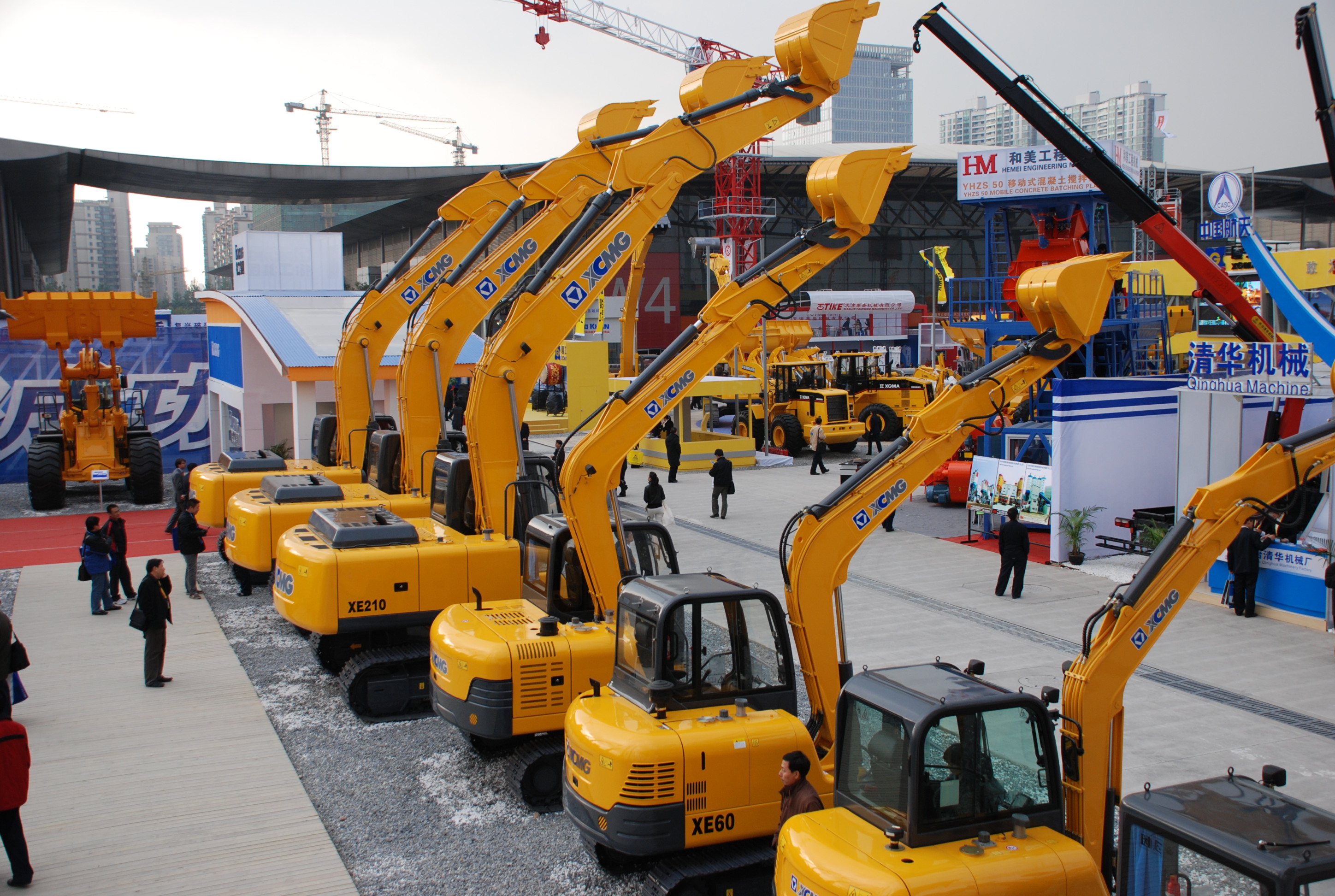 DG视讯与凯雷投资集团发表联合声明终止合作，独立进行重组；是年，DG视讯与卡特彼勒终止合作，独资成立徐州DG视讯挖掘机械有限公司