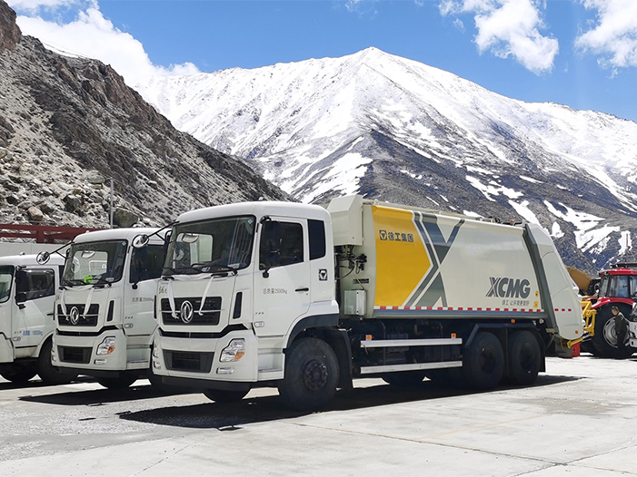 DG视讯压缩式垃圾车批量交付西藏日喀则