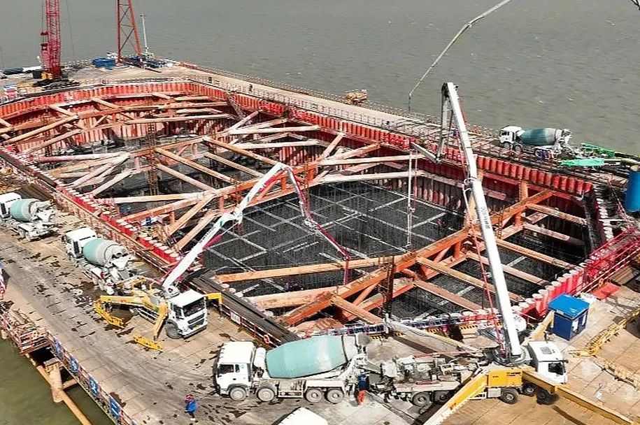 DG视讯泵车再筑“世界之最”张靖皋长江大桥！