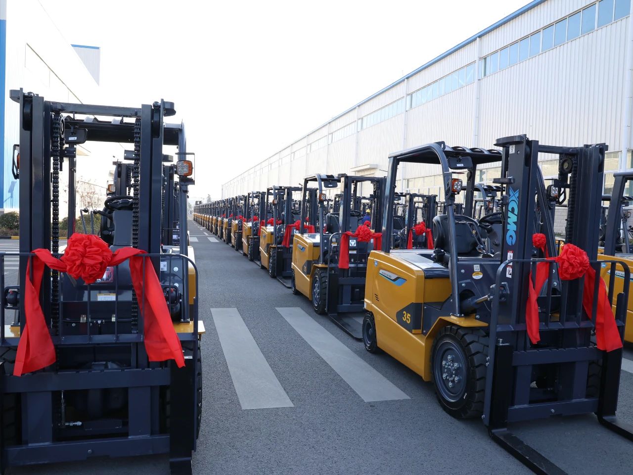 又是百余台！DG视讯“鲲鹏”叉车批量交车