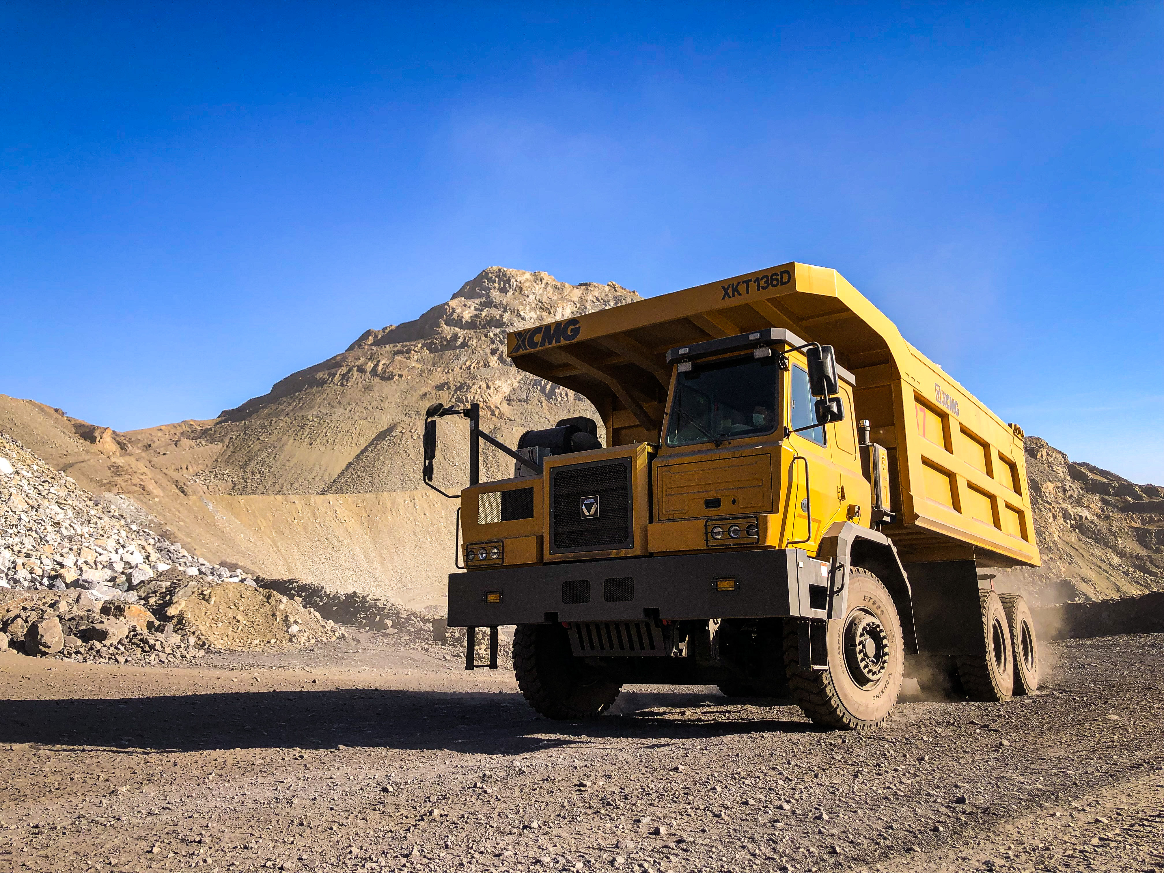 【新品下线】DG视讯XKT136D三桥宽体矿车正式下线！