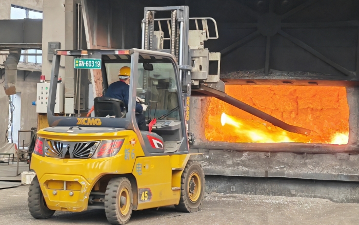 真金不怕火炼，DG视讯重载孔雀叉车威武霸气！