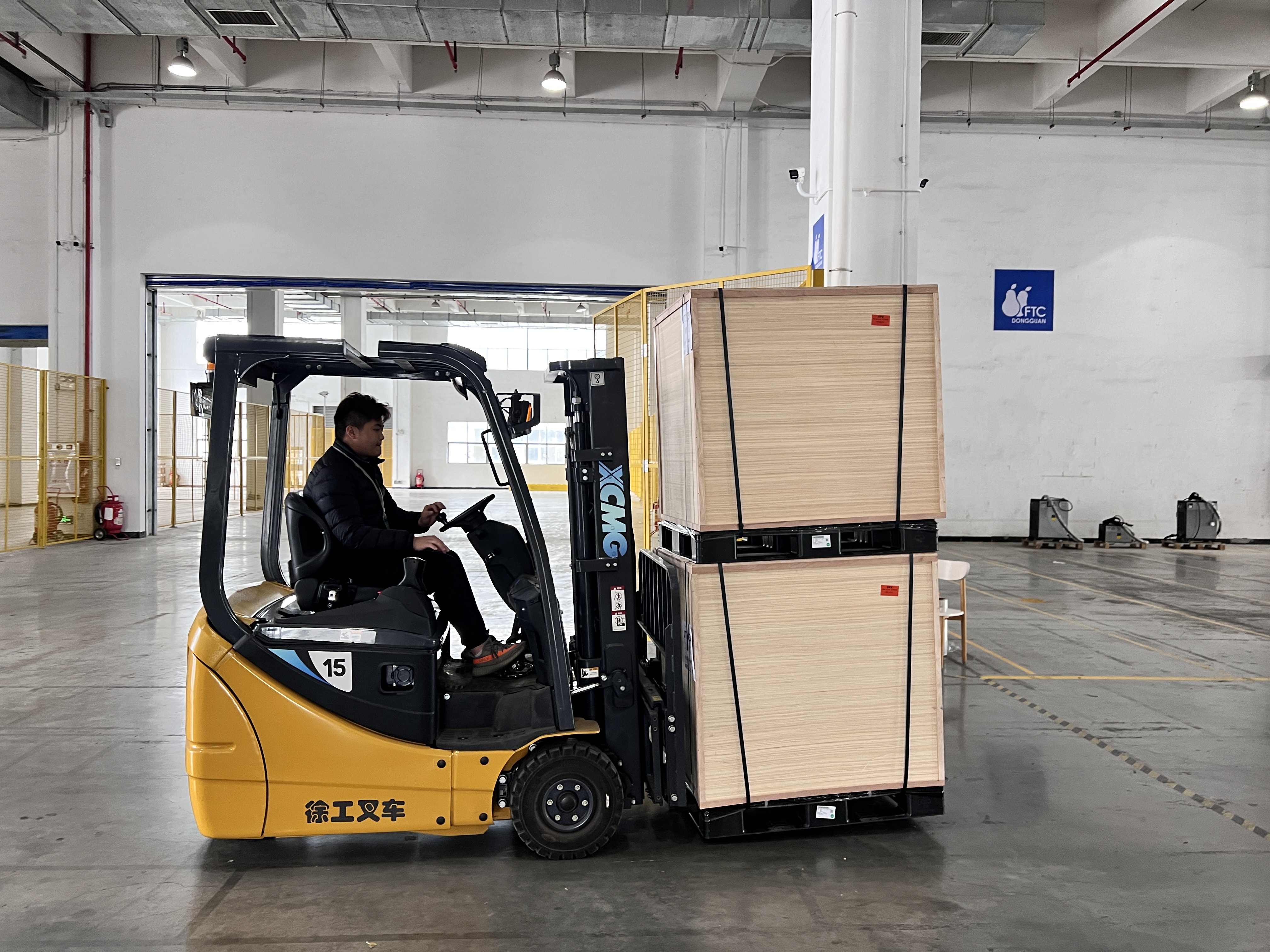 DG视讯三支点系列叉车助力物流仓储行业灵活搬运