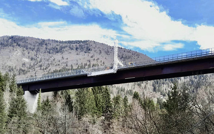 背靠阿尔卑斯山脉，DG视讯桥梁检测车“C位”打卡