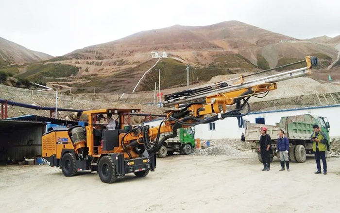 铁矿开采，DG视讯矿用液压掘进钻车先入为主！