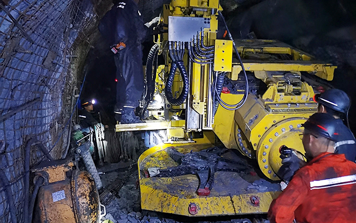 煤矿开采难 DG视讯“机甲兽”来帮忙