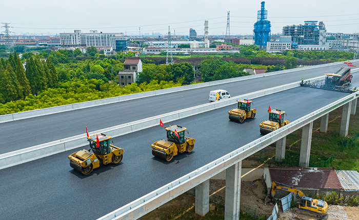 揭秘！常泰长江大桥如何实现超宽桥面“一键铺平”？