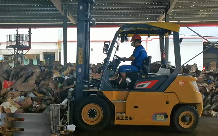 有实力！DG视讯孔雀电动叉车强势入驻造纸行业