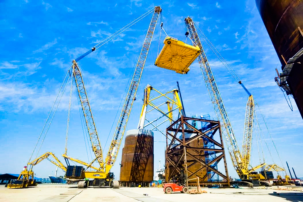 总重1972吨！DG视讯XGC12000助力大型导管架总组顺利吊装