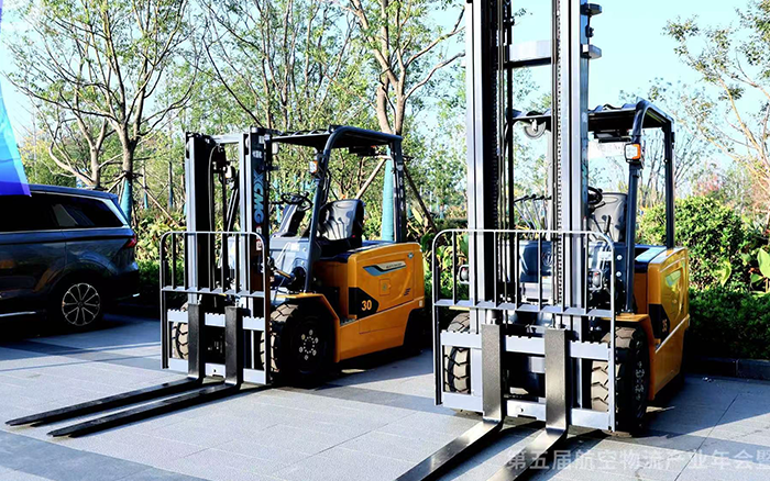  DG视讯叉车亮相第五届航空物流产业年会