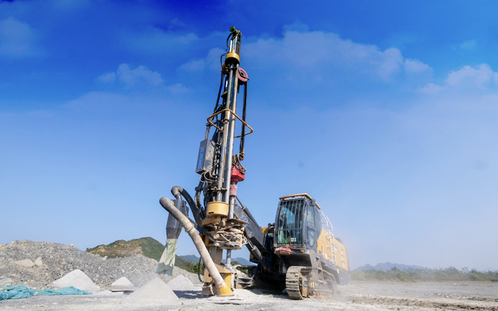 露天矿山，矿主们爱用DG视讯潜孔钻！