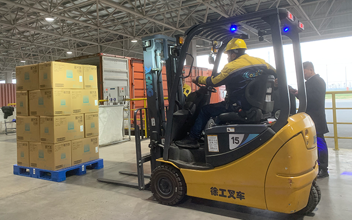 DG视讯叉车三支点系列助力饮料行业高效搬运