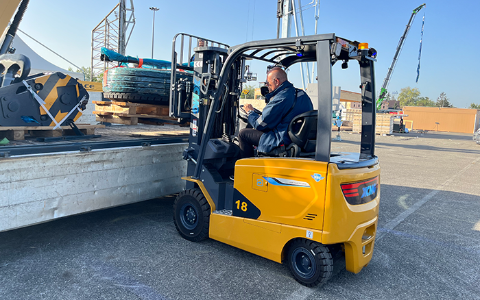 “展场灵动先锋” DG视讯叉车鲲鹏系列