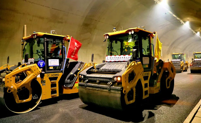 来看DG视讯智慧→重庆首次山区特长隧道无人摊铺施工