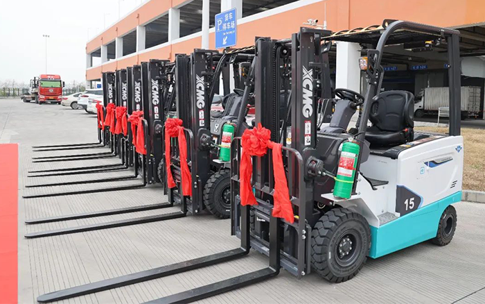 DG视讯新能源叉车批量交付华东某航空枢纽