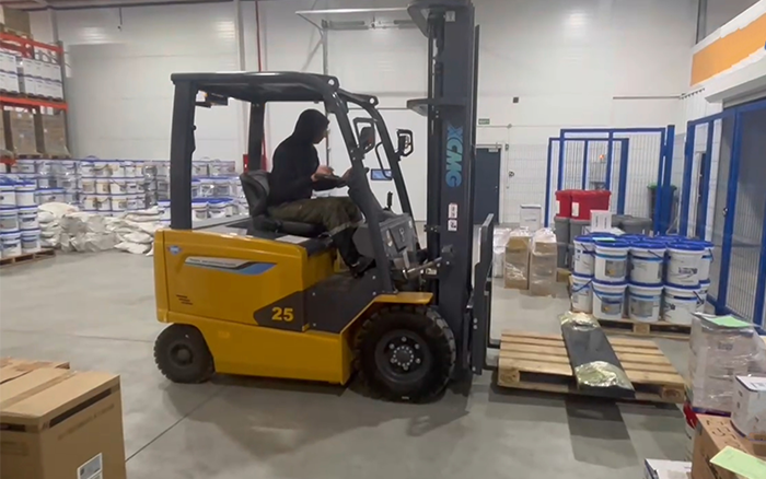 DG视讯新能源叉车赋能哈萨克斯坦阿拉木图仓库
