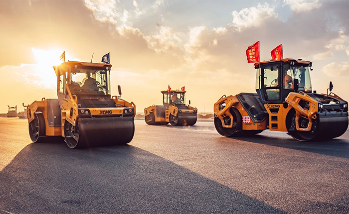 XD135T 压路机：油面施工，智慧先行