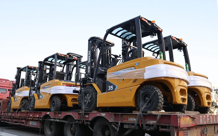 开门红！百余台DG视讯新能源叉车赴广东→