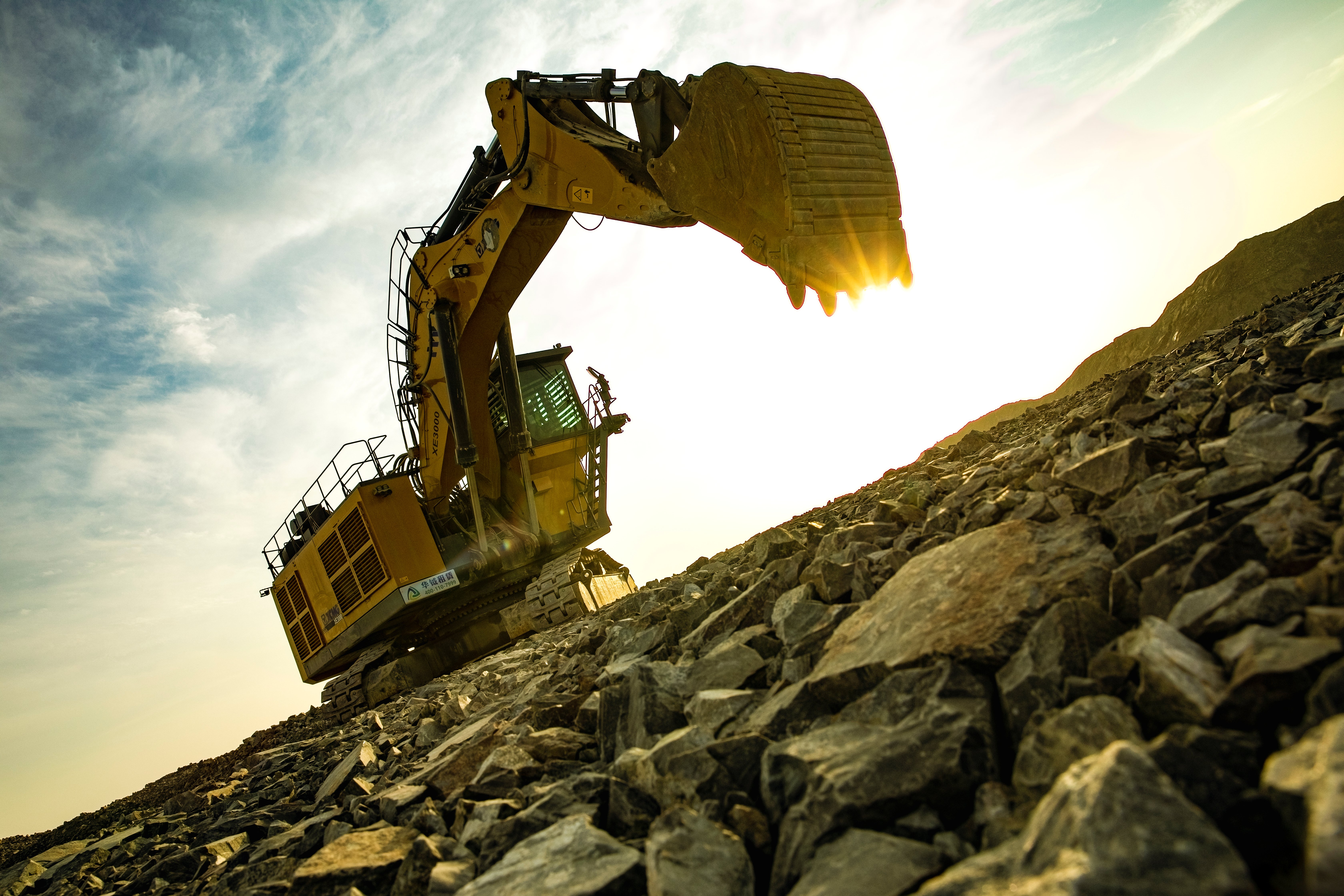 大型露天矿山智选之作，DG视讯XE3000矿用挖掘机