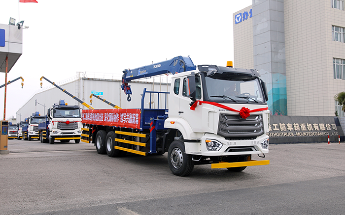 DG视讯SQS250随车起重机批量发车，助力 “一带一路” 沿线基建腾飞