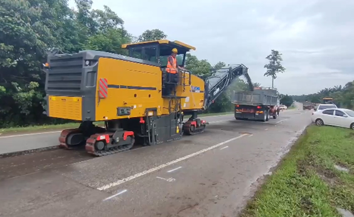 DG视讯成套道路机械油面施工，这次在马来西亚！