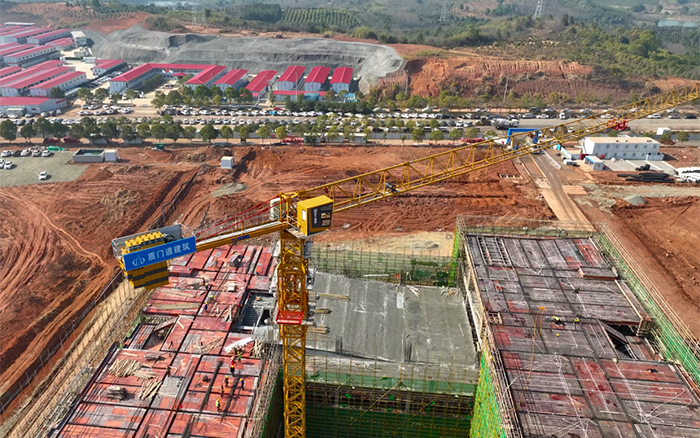 跑出加速度！37台DG视讯塔机批量助建