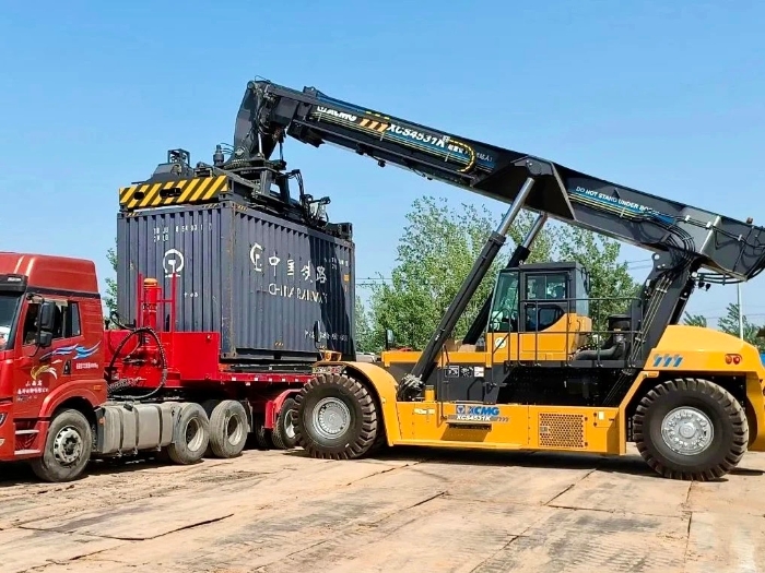 高效正面吊——散装物料装卸、输送解决方案专家！