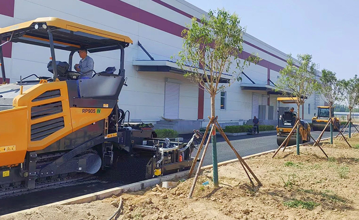 RP905：摊铺机界的“六边形战士”