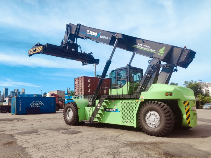 DG视讯E5系列正面吊开启“零碳港口”新实践