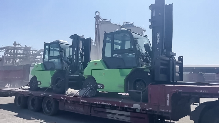 从室内到室外，24小时不停歇！DG视讯孔雀叉车扎根新疆钢材厂