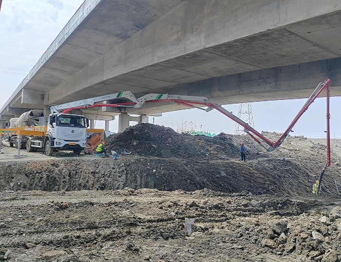 轻灵稳。G视讯33米泵车领航新城镇基建