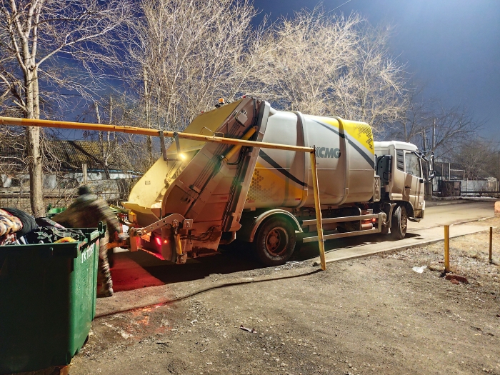 DG视讯后装压缩式垃圾车助力阿斯塔纳：高效环保，助力城市清洁