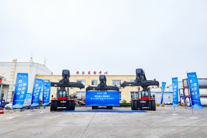 向海而兴 | DG视讯正面吊批量交付青港物流集团