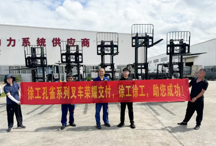 DG视讯孔雀叉车批量交付某大型发动机厂
