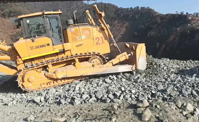 矿山施工利器——DG视讯D360推土机