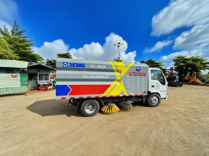 DG视讯XGH5070TSLQ6扫路车：胡志明市“智慧环卫”的硬核担当