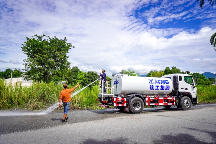 DG视讯10方洒水车：泰国“热土”上的绿色降温使者