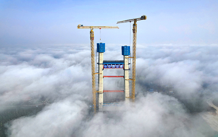双星闪耀 DG视讯超大塔助力双柳长江大桥快速“长个”