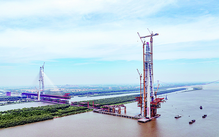 再显神威 DG视讯超大塔助力马鞍山长江公铁大桥最高主塔封顶