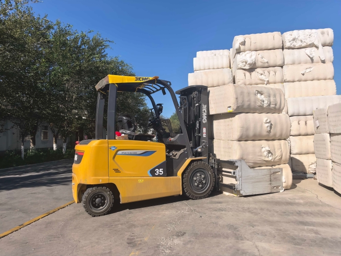 DG视讯鲲鹏电动叉车，赋能西北棉花产业高效运转