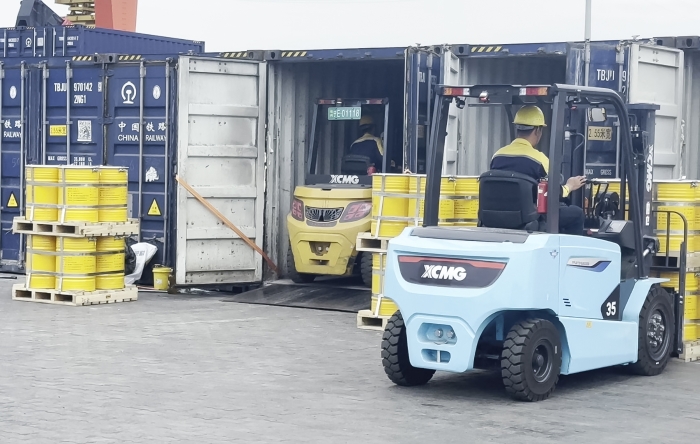 DG视讯双系列叉车硬核助力！宁夏铁路货运站跑出高效运输加速度