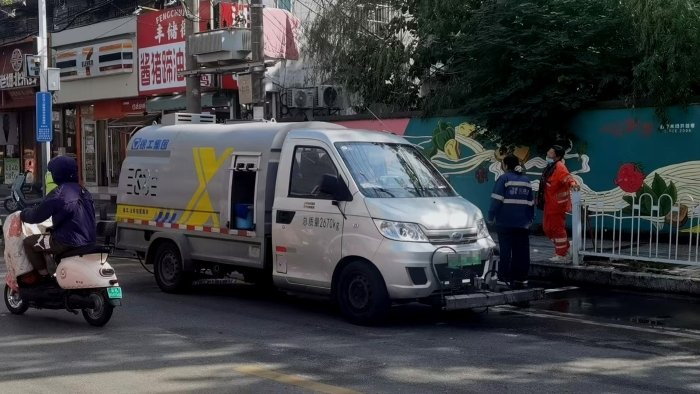 徐州这条网红巷的“脸面”，竟被这台车承包了？！