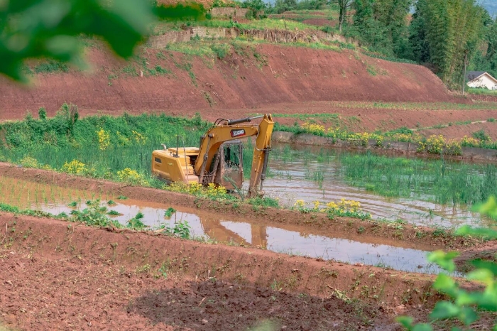 建设“巴渝粮仓”，DG视讯挖机我在行（háng）！